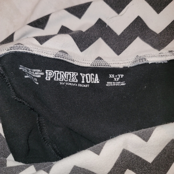 VICTORIA'S Secret Pink Capri Leggings - Picture 4 of 4